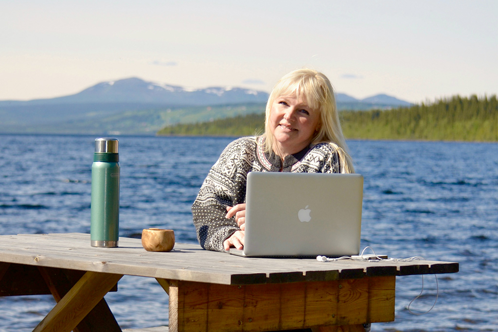 Pernilla Öberg tog med sig jobbet till Jämtländska fjällen